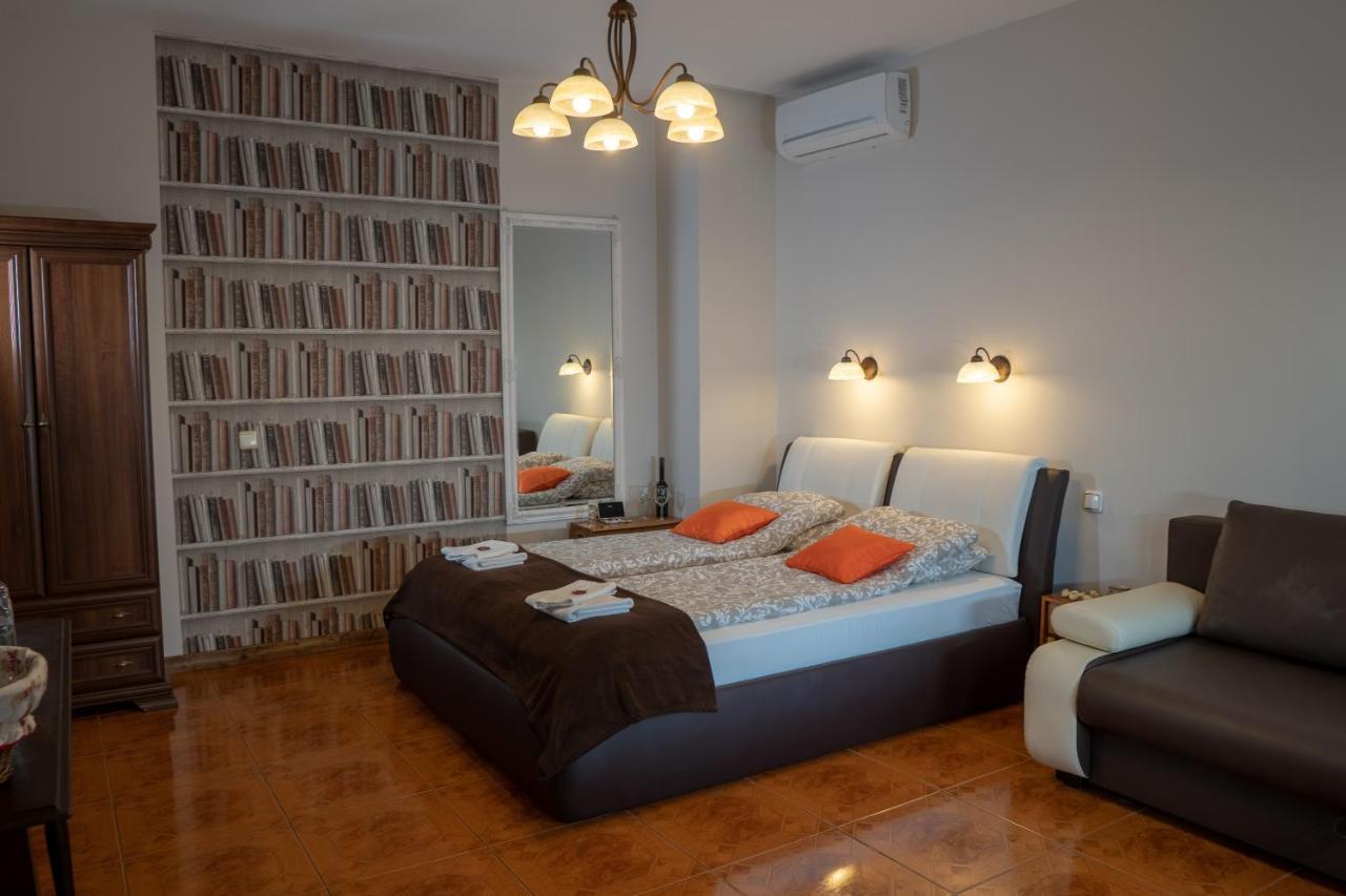 F57 - Franko Csaladi Panzio Bed & Breakfast Balatonlelle Exterior photo