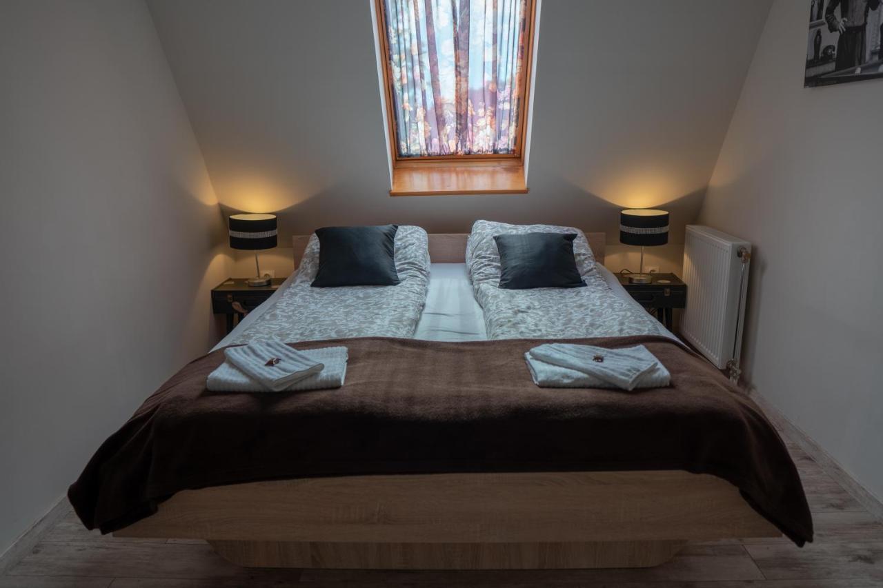 F57 - Franko Csaladi Panzio Bed & Breakfast Balatonlelle Exterior photo