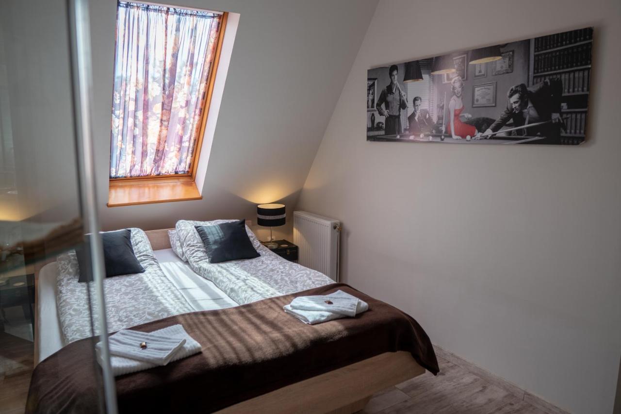F57 - Franko Csaladi Panzio Bed & Breakfast Balatonlelle Exterior photo